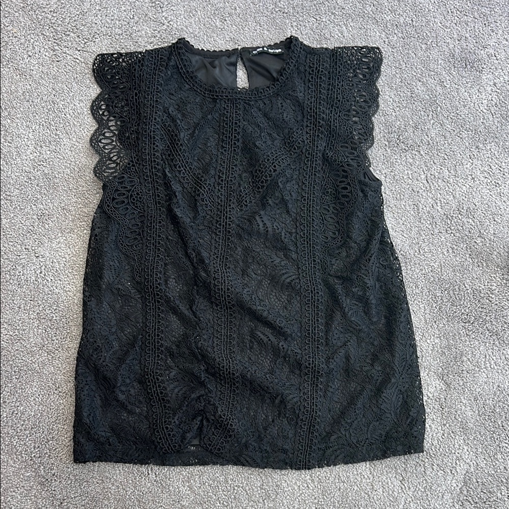 Cable & Gauge Black Lace Sleeveless Blouse